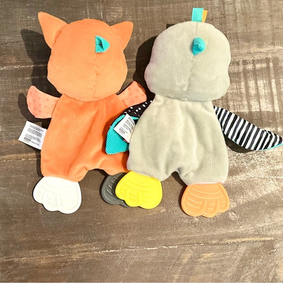 Infantino Cuddly Teether- Fox & Penguin - Picture 7 of 8